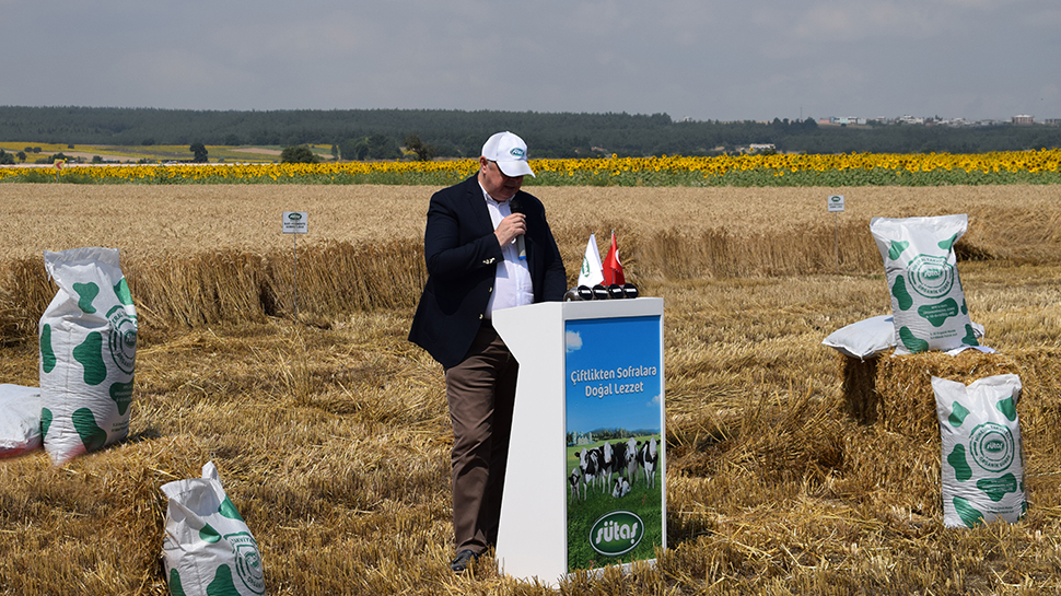 The effects of natural fertilizers on soil and crops were shared on “Field Day”